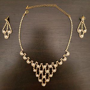 Set of rhinestone and pearl necklace and earrings